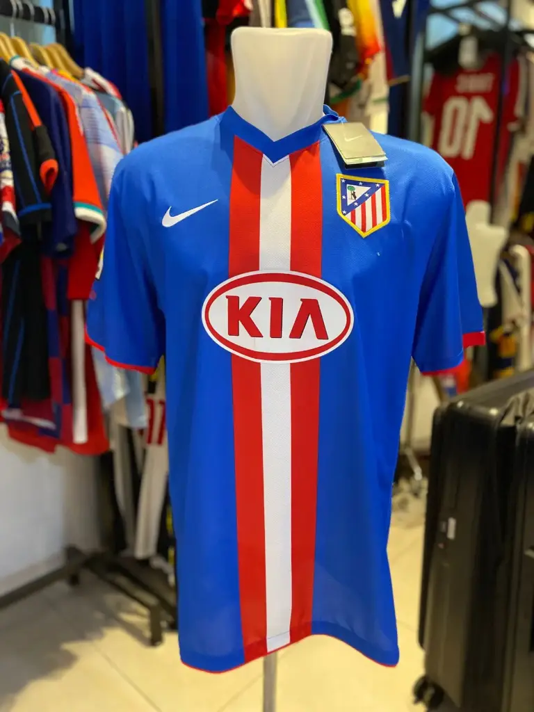 Atlético Madrid 2010/2011 Away  – Kun Agüero #10